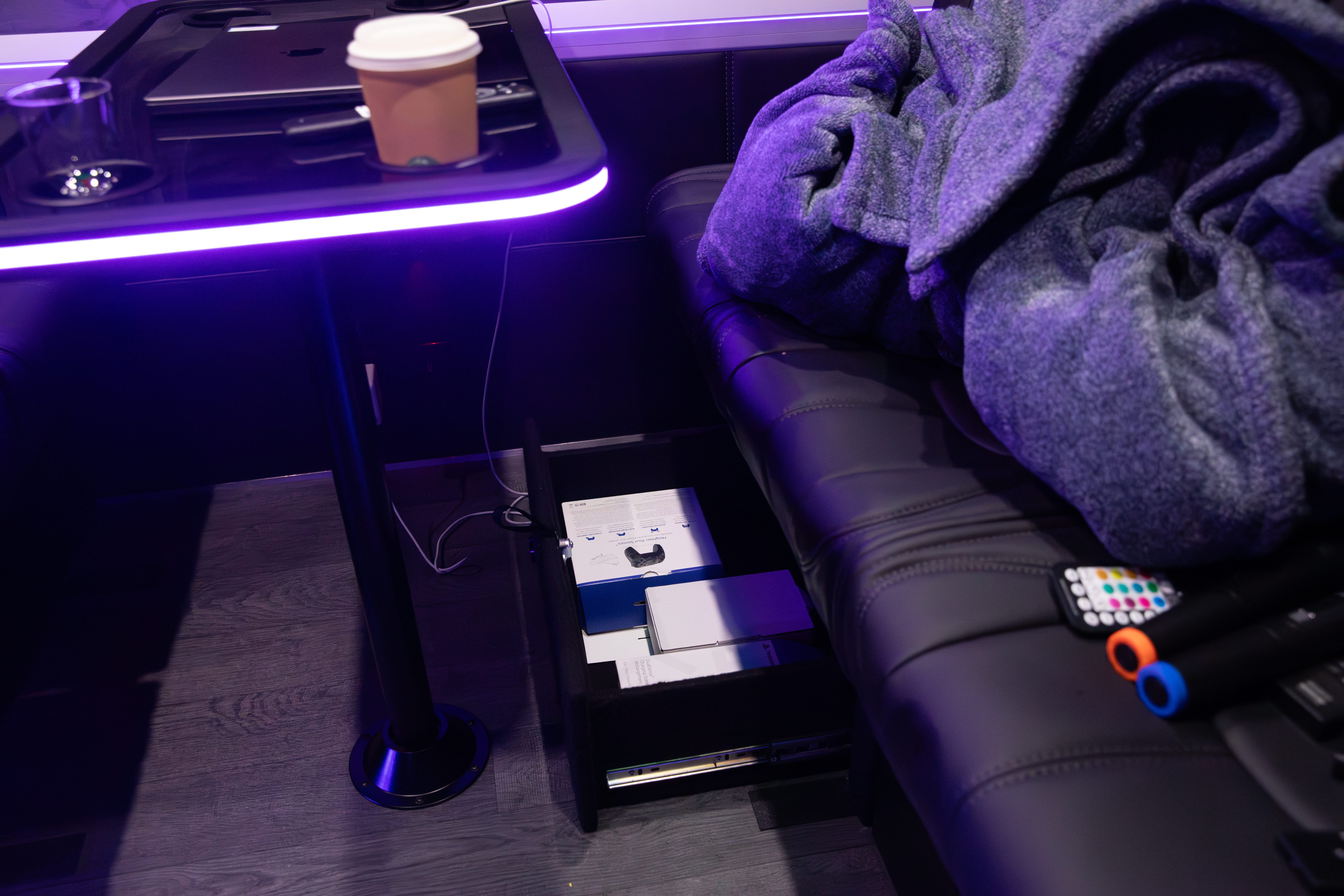 MERCEDEZ-BENZ SPRINTER 3500 AWD 14 PASSENGER Image 19